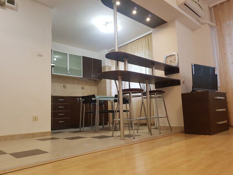 Dorobanti, Stefan cel Mare stradal