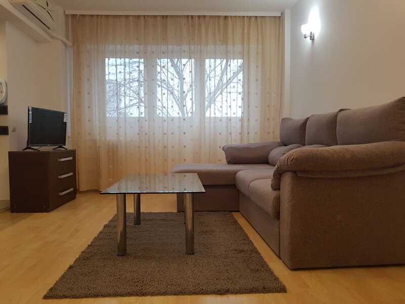 Dorobanti, Stefan cel Mare stradal